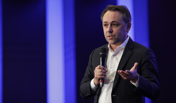 Alin Mituţa: Ministrul Agriculturii îi ia de proşti pe fermieri şi pasează spre Bruxelles responsabilitatea pentru incompetența sa