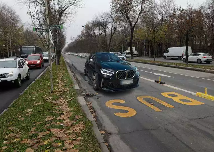 Șoferii de BMW cer mai multe benzi unice de autobuz, ca să aibă pe unde circula