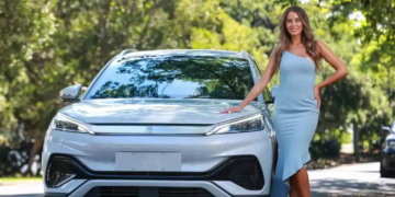 Tesla a fost depăşită de chinezii de la BYD, devenind cel mai mare producător de vehicule electrice din lume.