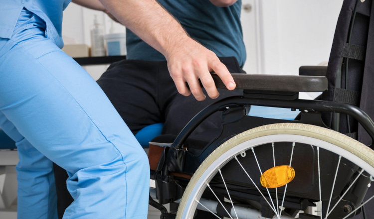 Persoanele cu dizabilități vor primi carduri electronice de carburant pentru transport