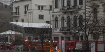 „Am crezut că e o glumă, nici nu m-am dat jos din pat”. Cum au reacționat turiștii din hotelul care a luat foc în Centrul Istoric