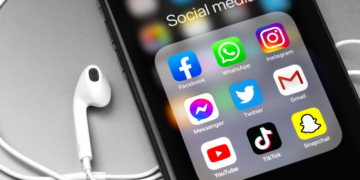 Mai mulți tineri au fost înșelați cu mii de lei pe rețelele sociale. Hackerii au spart contul unei fete și au cerut bani în numele ei