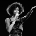 11 februarie, ziua în care a murit Whitney Houston. Celebra artistă a fost abuzată în copilărie, a avut probleme cu drogurile și cu alcoolul