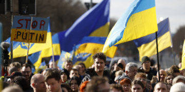 Peste 1.000 de refugiaţi ucraineni au protestat în faţa sediului Consulatului Rusiei din Constanța