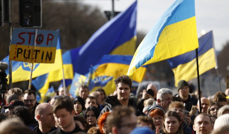 Peste 1.000 de refugiaţi ucraineni au protestat în faţa sediului Consulatului Rusiei din Constanța