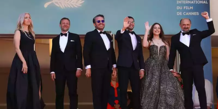 Filmul românesc „Trei kilometri până la capătul lumii” a câștigat Premiul Queer Palm la Festivalul de Film de la Cannes