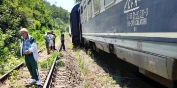 Magistrala Brașov-Sighișoara, blocată: Vagon deraiat între Rupea și Racoș