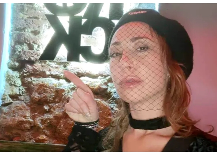Româncă de 41 de ani, dispărută după ce și-ar fi făcut cont pe Tinder. „Mă tem că a fost atrasă în capcana traficanților de carne vie”