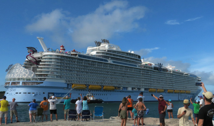 Taxe mai mari pentru pasagerii navelor de croazieră. Barcelona cere mai mulți bani de la turiștii care fac escală în oraş