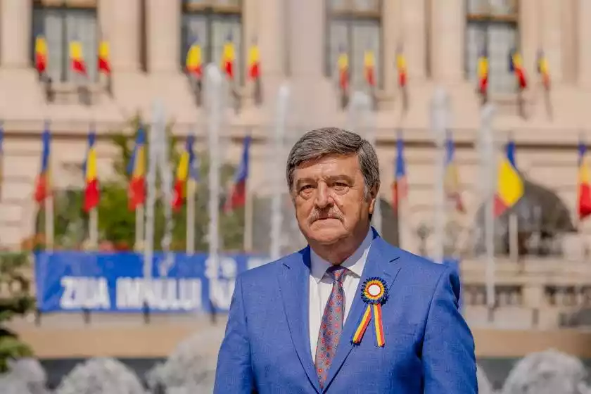 Şi mâna Greblă se făcu: Toni Greblă, președintele Autorității Electorale Permanente, acuzat că și-a mărit singur salariul cu mii de euro lunar.