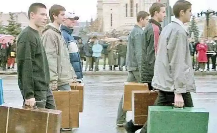 Armata obligatorie în România, cerută insistent