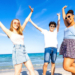Bărbații și femeile din Generația Z își cheltuie banii în mod diferit. Un nou studiu arată ce obiceiuri de consum au
