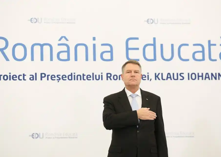 „Românii votează cum dansează pe manele”. Efectul României needucate explicat de doi reputați profesori
