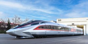 China lansează un tren care poate atinge o viteză de 400 de kilometri pe oră