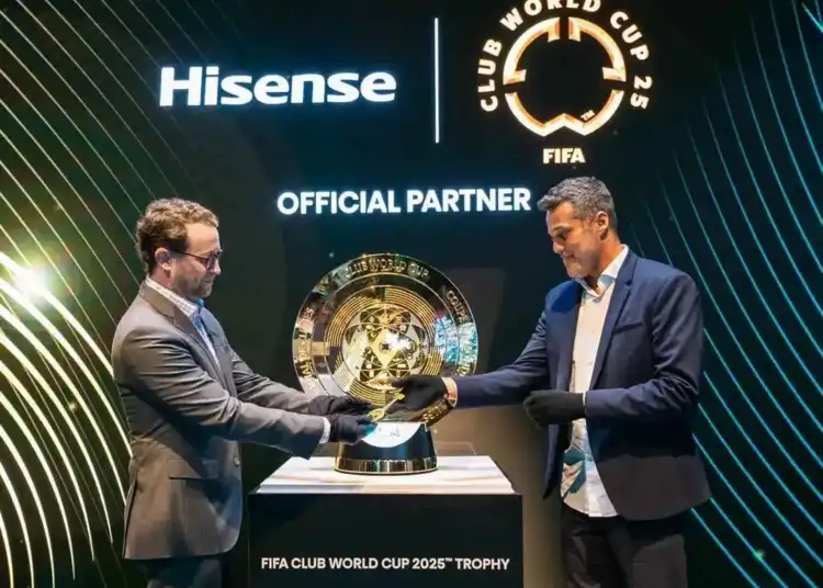 Hisense și FIFA oferă fanilor ocazia de a admira trofeul Cupei Mondiale FIFA Club 2025™, la CES 2025