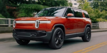 Constructorul american de mașini electrice Rivian a raportat vânzări peste așteptări în trimestrul IV din 2024