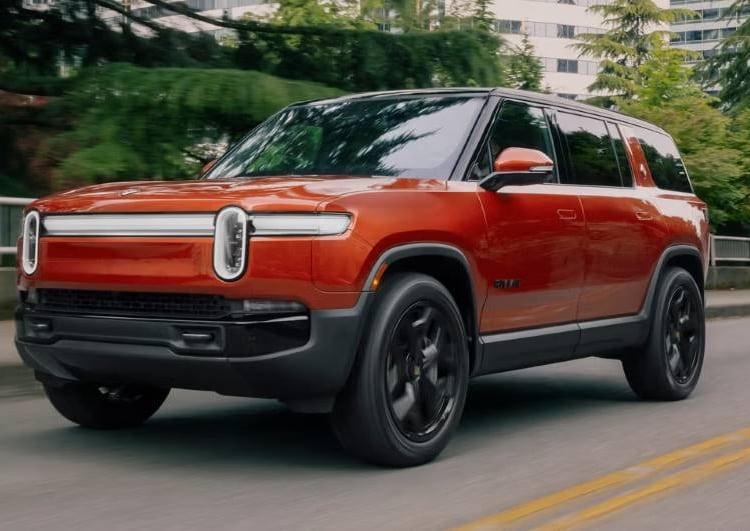 Constructorul american de mașini electrice Rivian a raportat vânzări peste așteptări în trimestrul IV din 2024