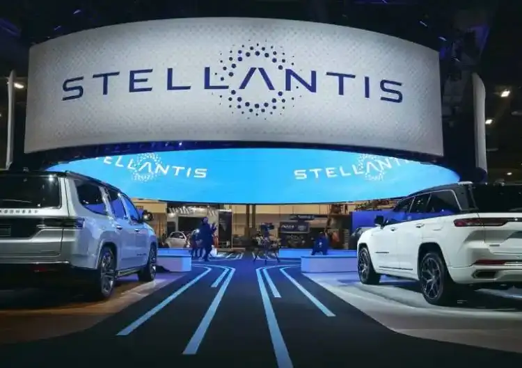 Stellantis şi-a suspendat previziunile pentru anul 2025 din cauza incertitudinii create de taxele americane