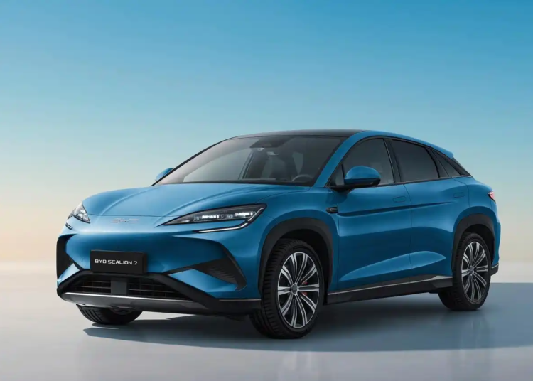 Producătorul chinez de vehicule electrice BYD intră oficial pe piaţa din România.