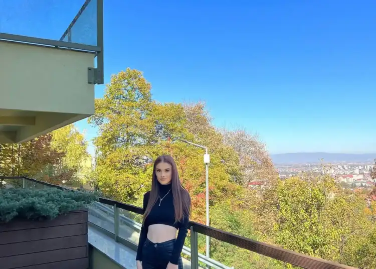 Tânără de 23 de ani, fostă concurentă la Insula Iubirii, împușcată mortal de fostul său iubit în complexul Cosmopolis de lângă Capitală