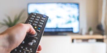 Avertismentele de la TV se modifică. Dispar mesajele despre „sare şi grăsimi” sau „minimum 2 litri de apă”. Noi decizii ale CNA