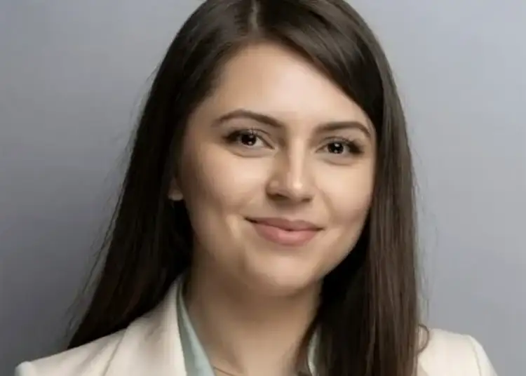 De la Poșta Română la Palatul Victoria: cine este Smărăndița Irina, noul director de Cabinet al premierului Bolojan