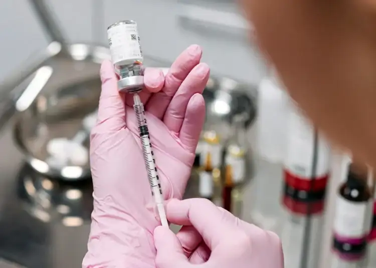 Un nou vaccin împotriva cancerului mamar ar putea duce la eradicarea bolii până în 2030