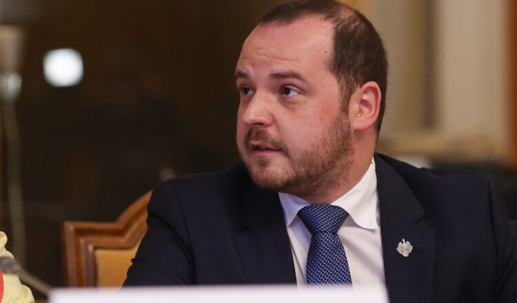 Ministrul Sănătăţii: Sunt situaţii în care un medic a eliberat și peste 100-200 de concedii medicale pe zi. Vom interveni legislativ