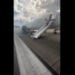 Nou incident aviatic. Pasagerii unui avion au fost evacuați pe tobogan după ce aeronava a luat foc