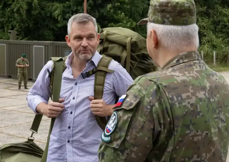 Președintele Slovaciei și ministrul Apărării fac două săptămâni de pregătire militară. „Nu vom beneficia de vreun tratament special”