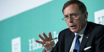 Gen. David Petraeus, fost director al CIA: „Obstacolul în calea păcii, în acest moment, este chiar președintele Vladimir Putin”