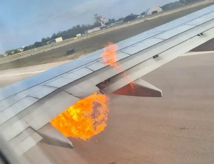 Un Boeing cu 273 de pasageri la bord, aterizare de urgenţă cu un motor în flăcări. „Am trimis SMS-uri de adio”