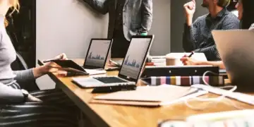 Multinaționalele nu vor mai plăti impozitul pe cifra de afaceri, acesta fiind înlocuită cu o nouă taxă pe relația cu afiliații. „Avem 15 miliarde de lei, calculați pe 2024 în relația cu afiliații”, a argumentat ministrul Finanțelor, Alexandru Nazare.