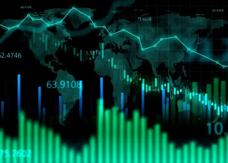 România nu a scăpat de riscul recesiunii. Când va ajunge euro la 5,17 lei