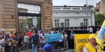 A patra zi de proteste în educație. Sindicaliștii din învățământ cer demisia ministrului David