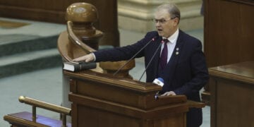 Declarații conspiraționiste și cu tentă rasistă în Parlament. Senator AUR: „UE încurajează imigrația și metisarea rasială”