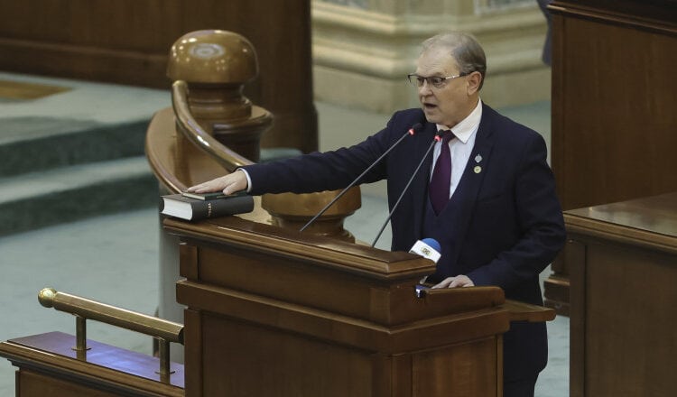 Declarații conspiraționiste și cu tentă rasistă în Parlament. Senator AUR: „UE încurajează imigrația și metisarea rasială”