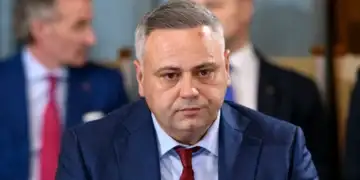 Ministrul Agriculturii a găsit cauza creșterii deficitului. Românii mănâncă prea mult avocado și mozzarella, în loc de „roșii și brânză de la țărani”