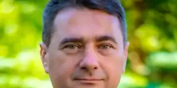 Directorul interimar al Companiei de Apă Braşov, Liviu Cocoș, a fost reţinut de DNA. Ce acuzații i se aduc liberalului