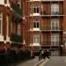 Corupție în Londra. Sute de locuințe sociale acordate pe șpagă. Angajații primăriei își „vindeau” serviciile pe Internet