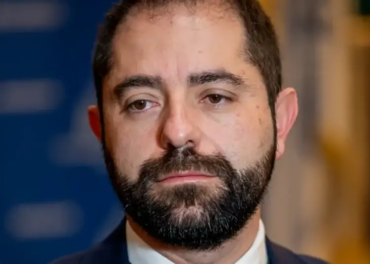 Consilierul lui Nicușor Dan prezice desființarea unor județe și localități: „Nu avem nevoie”. Burnete: „Computerele cuantice și primarii lui Caragiale nu pot coexista”
