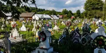 Trupul neînsuflețit al unui bărbat din Petroșani, găsit în cimitir. A fost deschis un dosar penal pentru ucidere din culpă