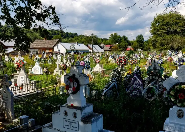 Trupul neînsuflețit al unui bărbat din Petroșani, găsit în cimitir. A fost deschis un dosar penal pentru ucidere din culpă