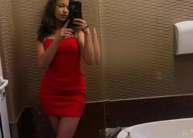 Profesoară de biologie din Iași, Elevii au găsit imagini cu ea pe site-uri pentru adulți