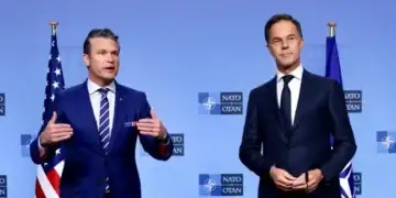 Șeful Pentagonului le cere ţărilor NATO să cumpere şi mai multe arme americane pentru Ucraina