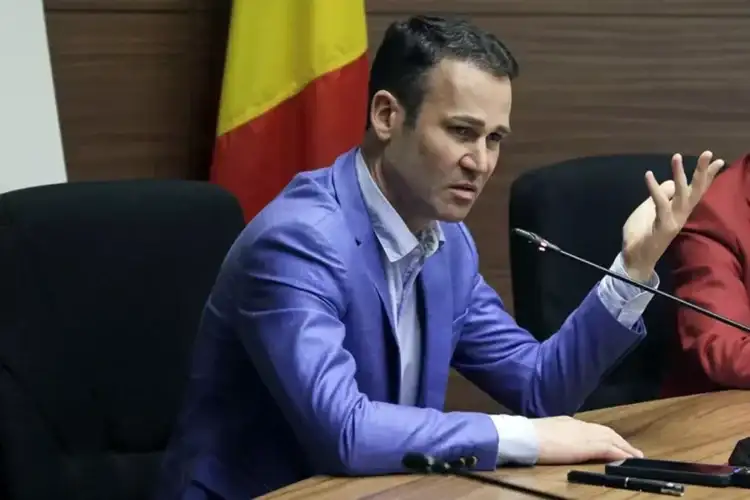 Primarul Robert Negoiță, reacție la investigația privind drumurile construite peste magistrale de gaz: „Nu strada noastră e pe țeava dumnealor”