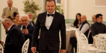 Un fost primar din Băile Herculane a fost reclamat de ANI la Parchet: şi-ar fi favorizat părinţii la achiziționarea unei clădiri, monument istoric