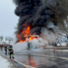 MURES: Un autocar cu aproape 50 de oameni a luat foc pe o șosea din Sighişoara. Pompierii au intervenit pentru stingerea flăcărilor