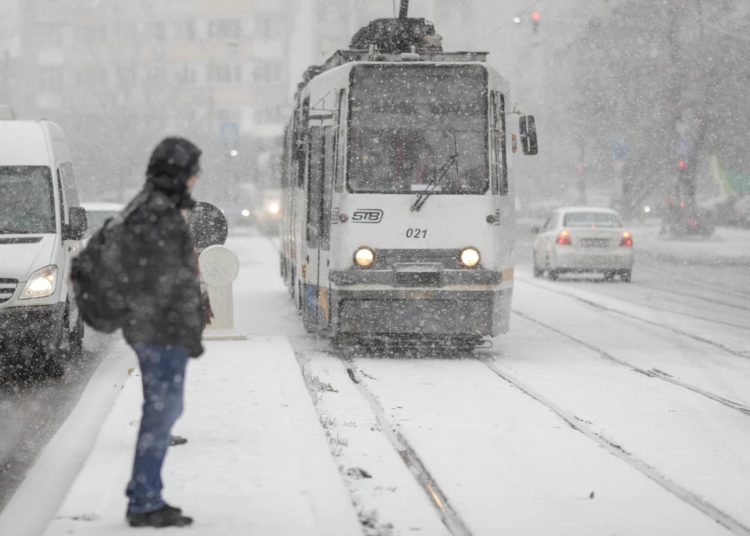 Meteorologii anunță ninsori în București. Temperaturile vor scădea considerabil în următoarele zile