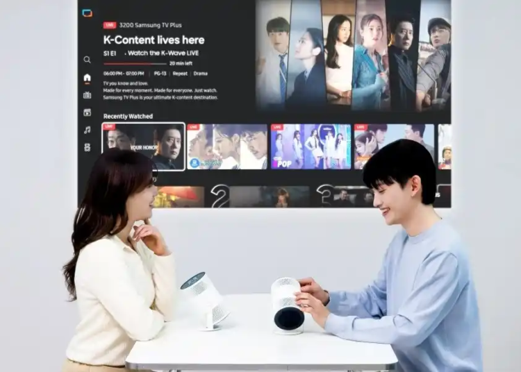 Samsung dezvăluie Freestyle+ înainte de CES 2026, prezentând un proiector portabil mai inteligent, bazat pe inteligență artificială